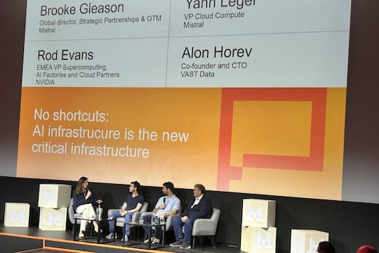 Alon Horev, cofondateur et CTO de Vast Data intervenait à la première conférence de Mistral AI à Paris.
