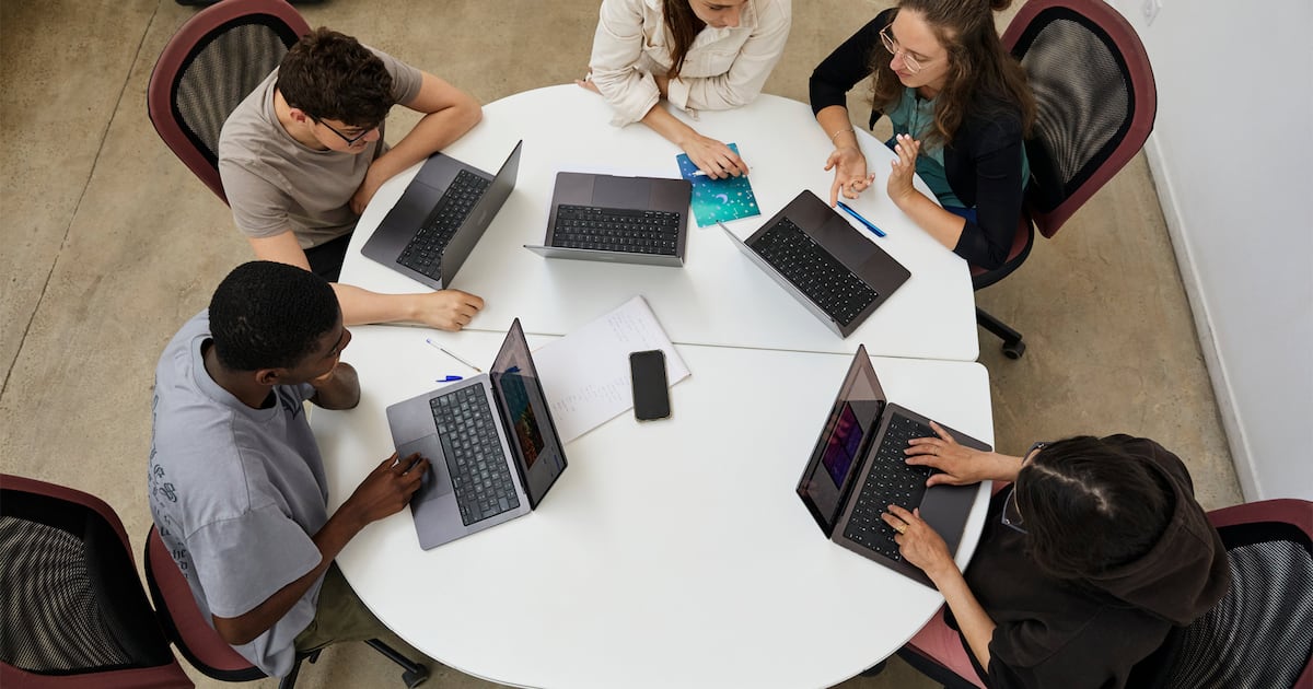 Apple fête les cinq ans de son programme de formation au code avec Simplon