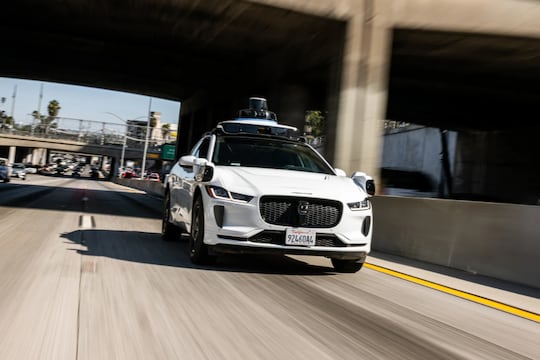 Jaguar I-Pace Waymo autoroutes