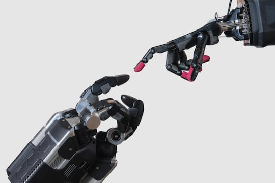 Shadow Robot développe plusieurs types de mains pour robots humanoïdes, qu'il s'agisse de modèles anthropomorphiques ou à trois doigts.