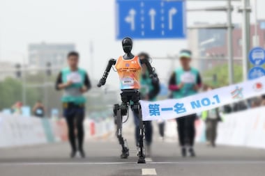 En Chine, des robots humanoïdes ont couru pour la première fois un semi-marathon