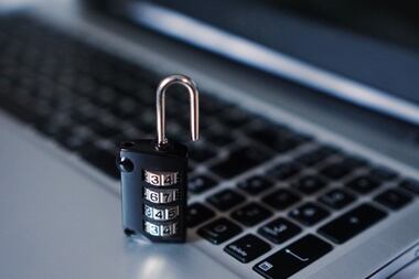Une faille critique dans les pare-feu Fortinet : des pirates exploitent une brèche sérieuse